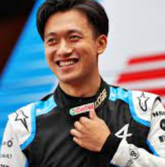  Zhou Guanyu’s Wife and Family Are Concerned After Seeing the F1 Accident Video