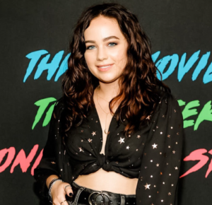 Mary Mouser 